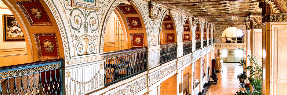 Show-stopping English Renaissance décor in the lobby