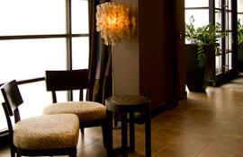 O Hotel seating area in the lobby